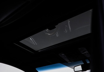 Подержанный автомобиль Toyota Alphard 2015 года (16 фото)