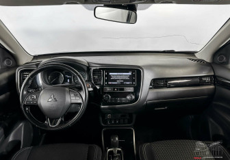 Подержанный автомобиль Mitsubishi Outlander 2019 года (9 фото)