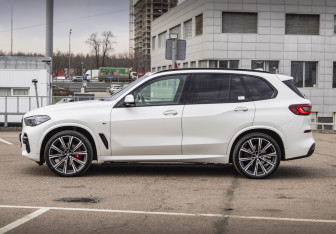 Подержанный автомобиль BMW X5 2021 года (8 фото)