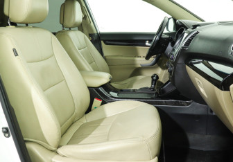 Подержанный автомобиль Kia Sorento 2012 года (15 фото)