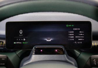 Подержанный автомобиль Zeekr X 2023 года (12 фото)