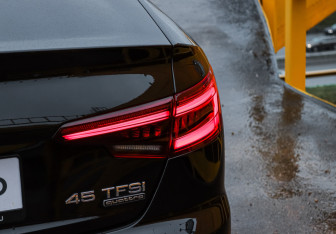 Подержанный автомобиль Audi A4 Sedan 2019 года (15 фото)