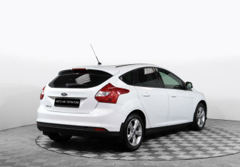 Подержанный автомобиль Ford Focus Hatchback 2013 года (3 фото)