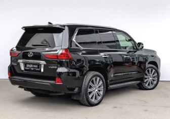 Подержанный автомобиль Lexus LX 2017 года (5 фото)