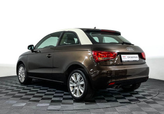 Подержанный автомобиль Audi A1 2010 года (7 фото)