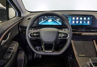 Подержанный автомобиль Omoda C5 2024 года (21 фото)