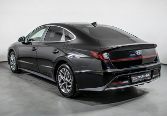 Подержанный автомобиль Hyundai Sonata 2020 года (7 фото)