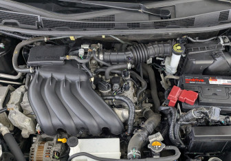 Подержанный автомобиль Nissan Tiida Hatchback 2015 года (9 фото)