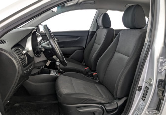 Подержанный автомобиль Kia Rio Hatchback 2021 года (19 фото)