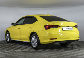Подержанный автомобиль Skoda Octavia Liftback 2021 года (7 фото)