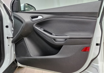 Подержанный автомобиль Ford Focus Hatchback 2018 года (24 фото)