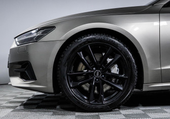 Подержанный автомобиль Audi A7 2018 года (15 фото)
