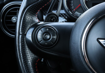 Подержанный автомобиль MINI Hatch 2017 года (21 фото)