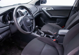 Подержанный автомобиль Kia Cerato Sedan 2012 года (9 фото)