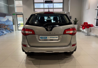 Подержанный автомобиль Renault Koleos 2008 года (5 фото)