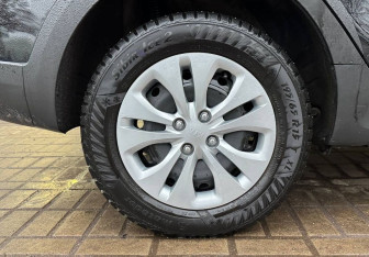 Подержанный автомобиль Kia Rio Hatchback 2021 года (13 фото)