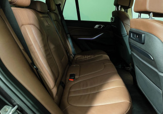 Подержанный автомобиль BMW X5 2019 года (14 фото)