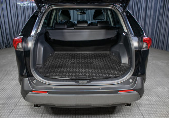 Подержанный автомобиль Toyota RAV4 2020 года (10 фото)