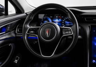 Подержанный автомобиль Hongqi H5 2023 года (15 фото)