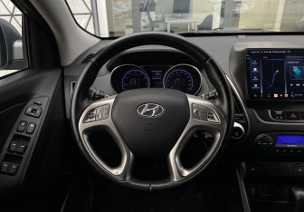 Подержанный автомобиль Hyundai ix35 2012 года (14 фото)