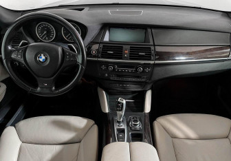 Подержанный автомобиль BMW X6 2013 года (11 фото)