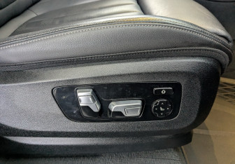 Подержанный автомобиль BMW X5 2019 года (23 фото)