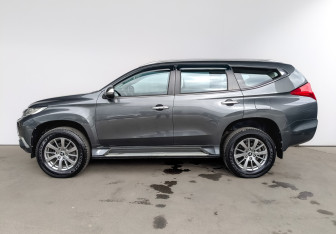 Подержанный автомобиль Mitsubishi Pajero Sport 2018 года (8 фото)