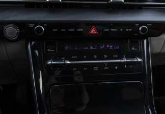 Подержанный автомобиль Kia Carnival 2020 года (22 фото)