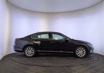 Подержанный автомобиль Volkswagen Passat Sedan 2018 года (4 фото)