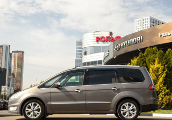 Подержанный автомобиль Ford Galaxy 2012 года (6 фото)