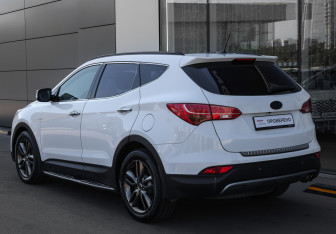 Подержанный автомобиль Hyundai Santa Fe 2012 года (7 фото)