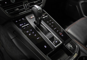 Подержанный автомобиль Porsche Macan 2021 года (18 фото)