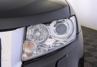 Подержанный автомобиль Jeep Grand Cherokee 2012 года (17 фото)