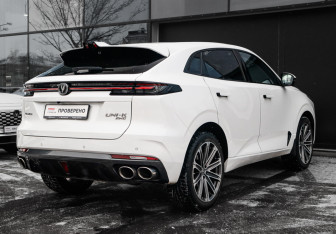 Подержанный автомобиль Changan UNI-K 2023 года (5 фото)