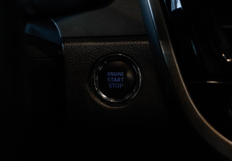 Подержанный автомобиль Toyota Camry Sedan 2022 года (23 фото)