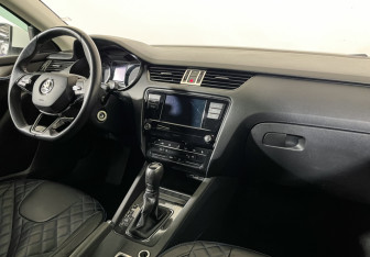 Подержанный автомобиль Skoda Octavia Liftback 2020 года (9 фото)