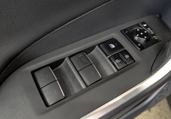 Подержанный автомобиль Toyota RAV4 2023 года (27 фото)