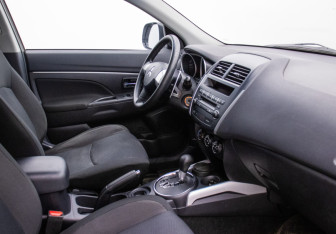 Подержанный автомобиль Mitsubishi ASX 2011 года (9 фото)