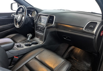Подержанный автомобиль Jeep Grand Cherokee 2018 года (13 фото)