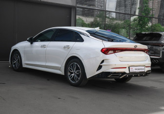 Подержанный автомобиль Kia K5 2021 года (6 фото)