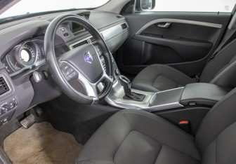 Подержанный автомобиль Volvo XC70 2014 года (10 фото)