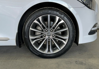 Подержанный автомобиль Hyundai Genesis 2014 года (22 фото)
