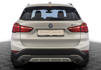 Подержанный автомобиль BMW X1 2017 года (6 фото)