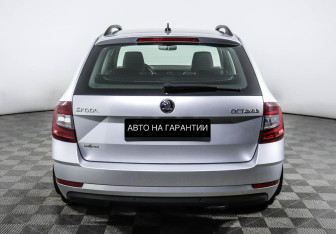 Подержанный автомобиль Skoda Octavia Wagon 2017 года (4 фото)