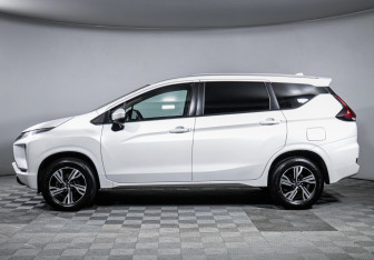 Подержанный автомобиль Mitsubishi Xpander 2022 года (8 фото)