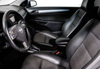 Подержанный автомобиль Opel Astra Hatchback 2006 года (13 фото)