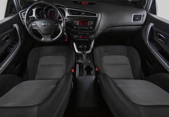 Подержанный автомобиль Kia Ceed Wagon 2017 года (20 фото)