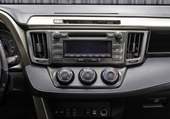 Подержанный автомобиль Toyota RAV4 2013 года (15 фото)