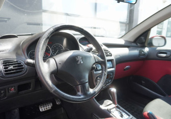 Подержанный автомобиль Peugeot 206 Hatchback 2006 года (10 фото)