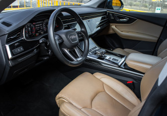 Подержанный автомобиль Audi Q8 2021 года (12 фото)